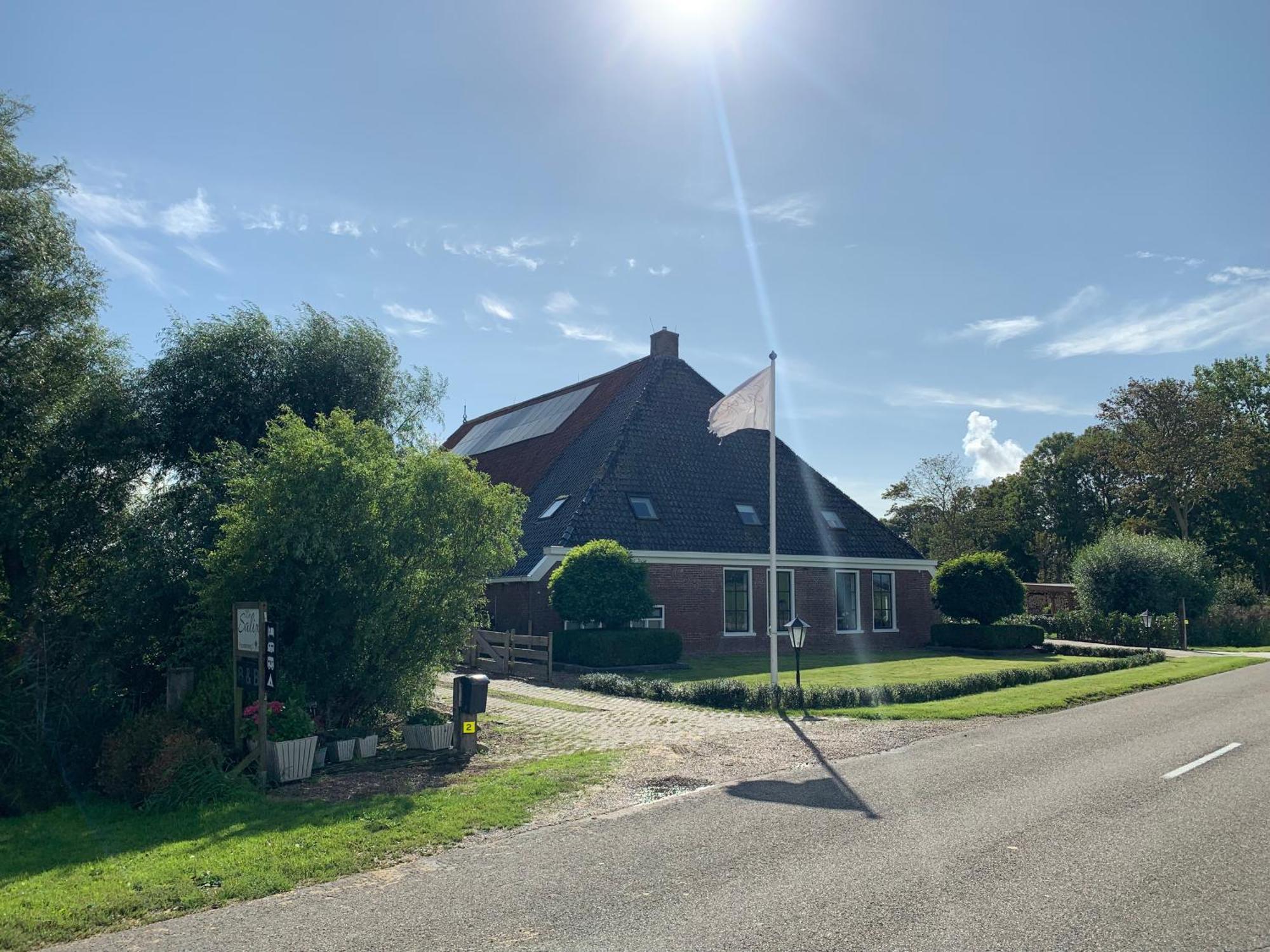 Logeerboerderij De Salix Villa Hitzum Exterior photo