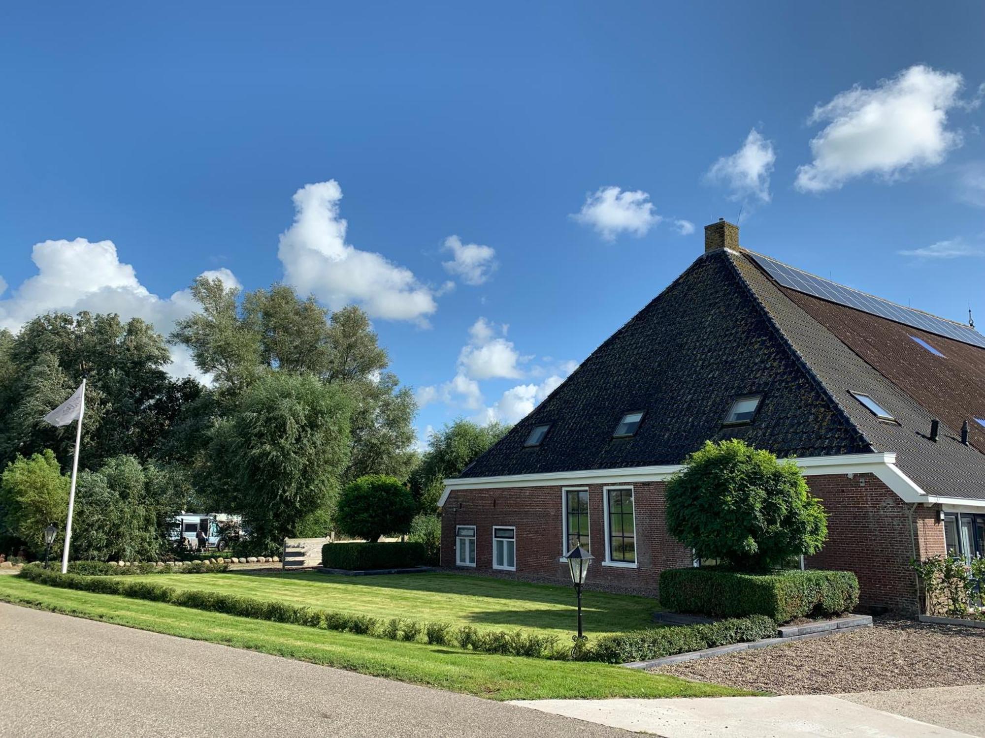 Logeerboerderij De Salix Villa Hitzum Exterior photo